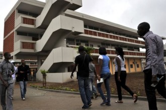 Côte dÂ’Ivoire : Une étudiante Â‘Â’vendeuseÂ’Â’ de chips crée la zizanie à  lÂ’université de Cocody 